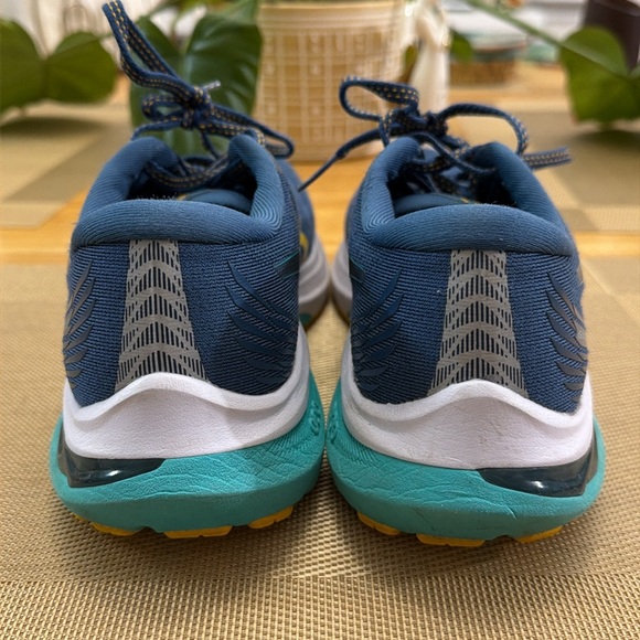 Asics GT-2000 11 Blue and Gold sneakers - Picture 5 of 6